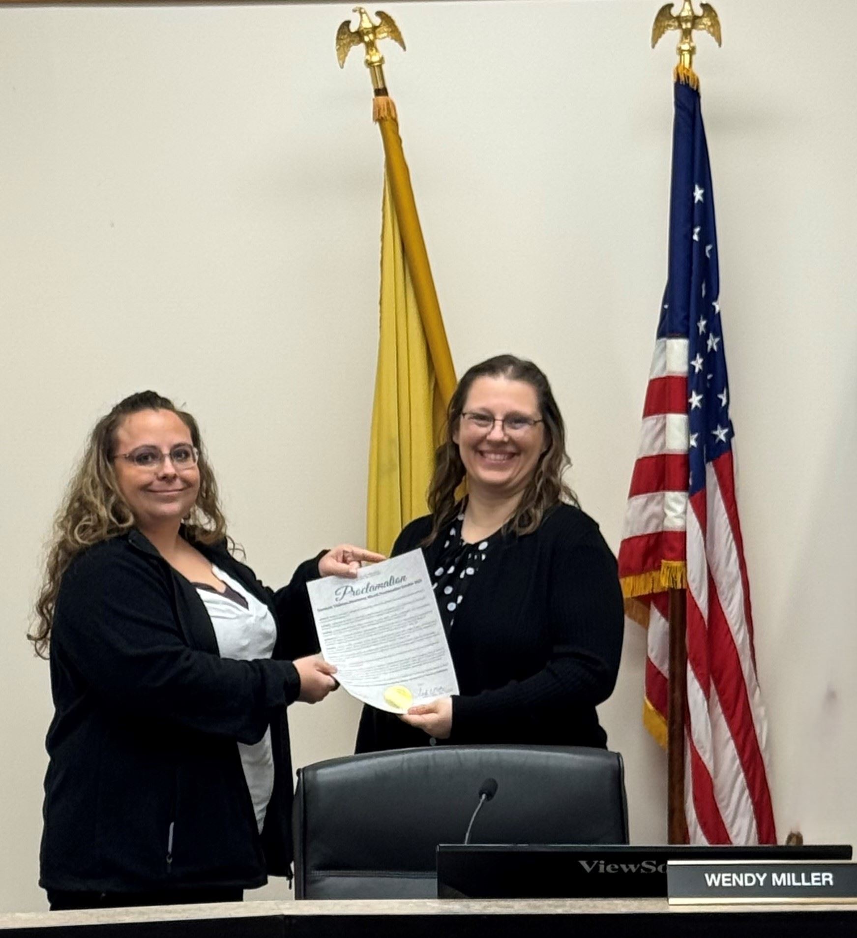 Vice-Mayor Wendy Miller and DVACK Representative Carly Tinkler stand together.