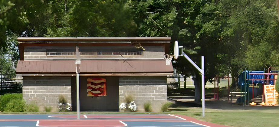 Picture of public restroom in Eisenhower Park.